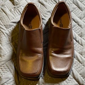 Boys brown slip on shoes Size: 1.5 Barely worn!